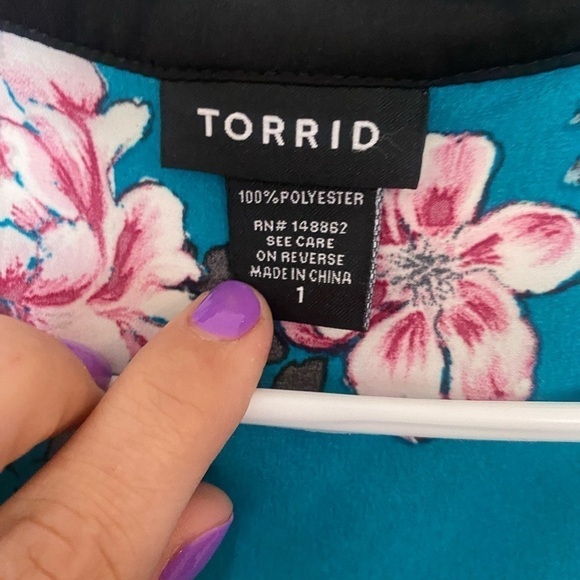 Torrid size1 Scherer pop over floral top - Picture 4 of 4